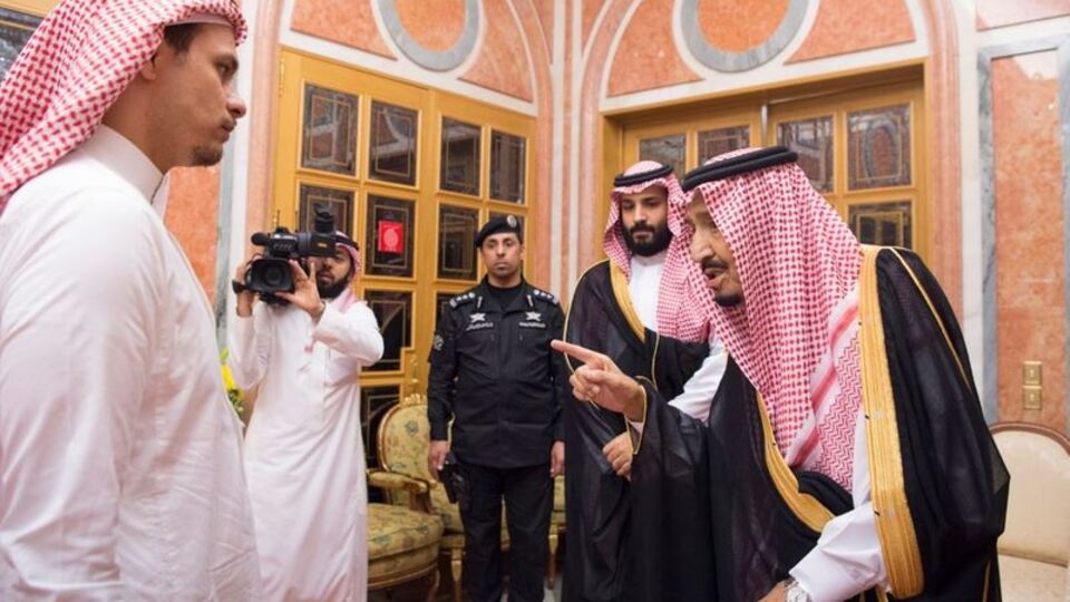 Dünya bu fotoğrafı konuşuyor... "El tetikte"