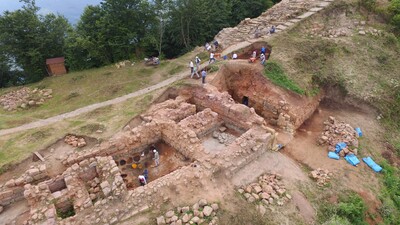 2300 yıllık kaleden tarih fışkırdı