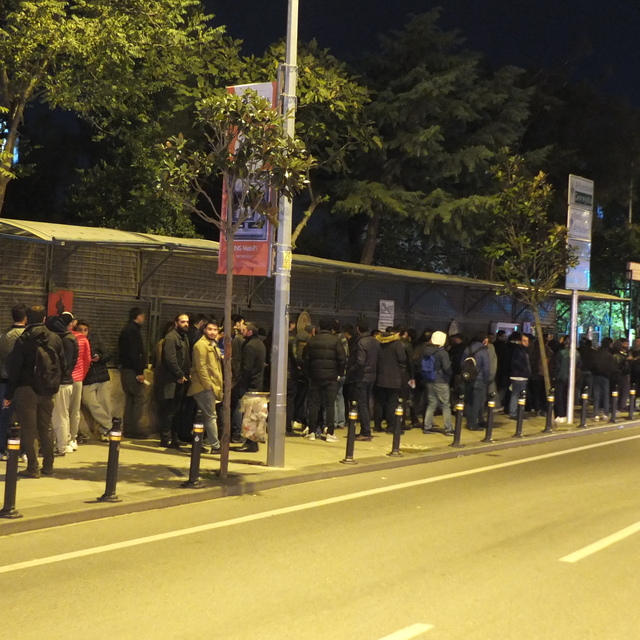 Bedelli askerlikte gece yarısı kuyruğu