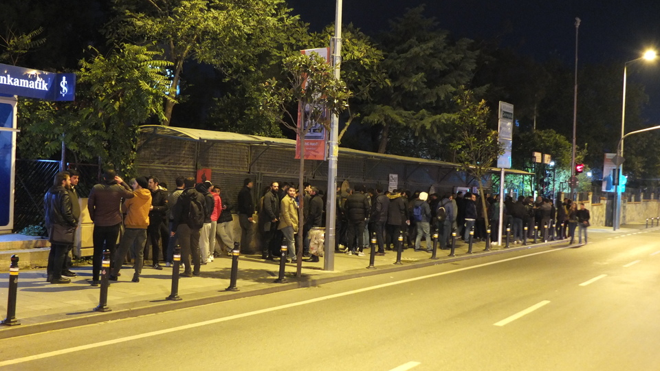 Bedelli askerlikte gece yarısı kuyruğu