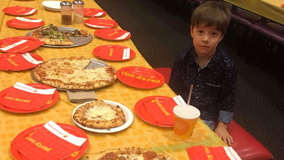 Doğum gününe kimse gelmedi ama...