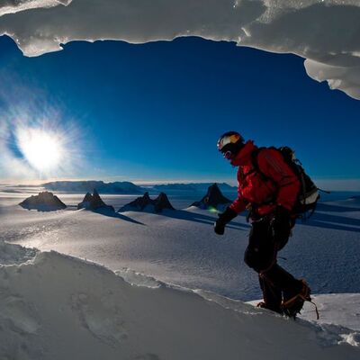 Beyaz kıtada ilk saldırı!