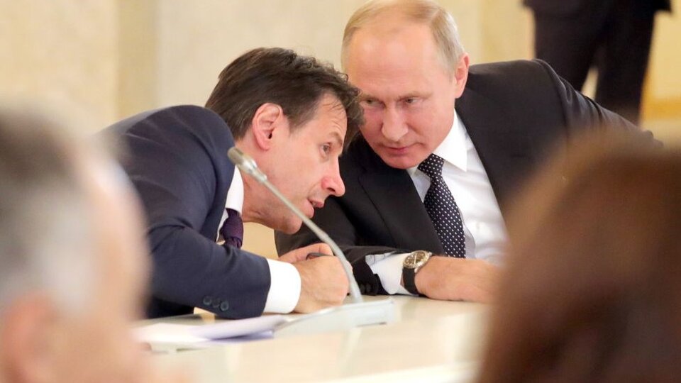 Bütçesi AB'den veto yiyen İtalya Rusya'ya mı yanaşıyor?