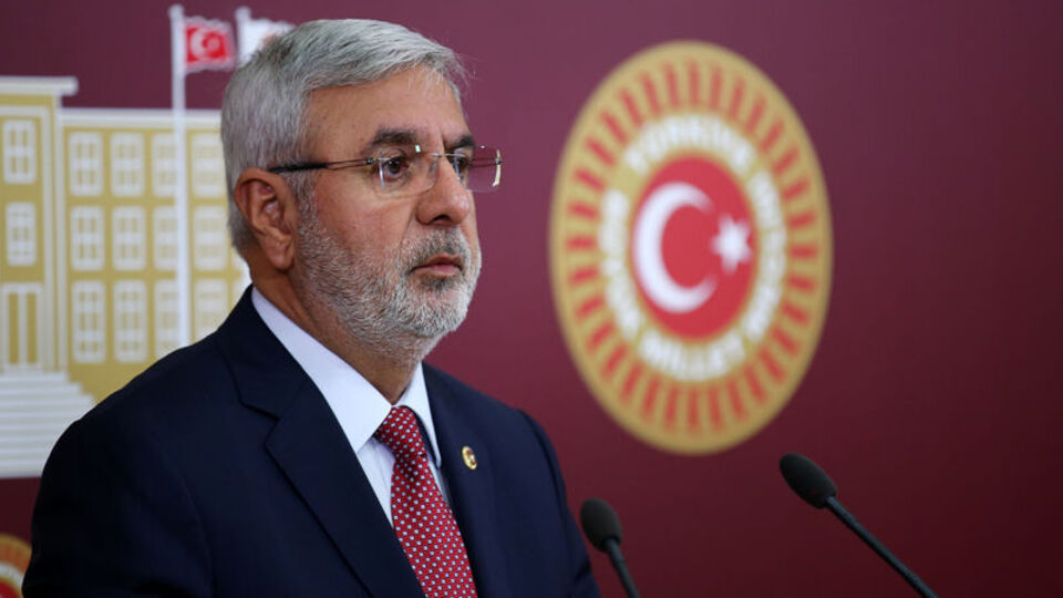 Mehmet Metiner: VIP'te oğul Arınç saldırdı