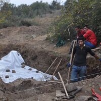 Şeftali bahçesinde bulundu! Üzeri örtüyle gizlendi