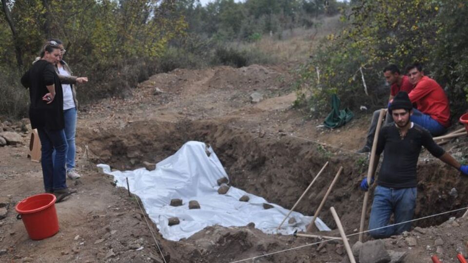 Şeftali bahçesinde bulundu! Üzeri örtüyle gizlendi
