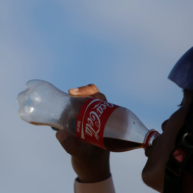 Çocuklarına yalnızca kek ve kola veren baba hapse atıldı