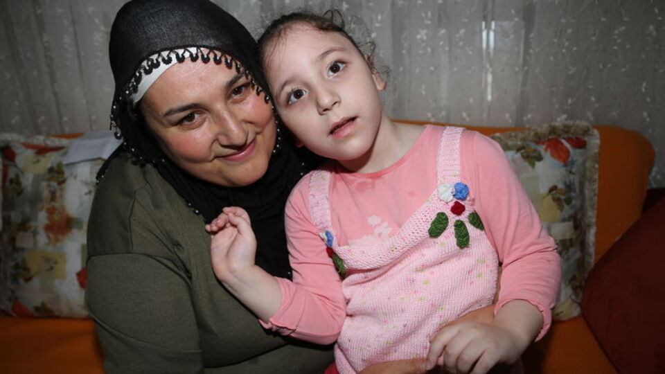 Bakıcılık yaptığı engelli çocuğu evlat edindi...