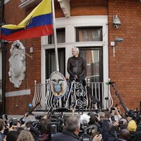 İngiltere'den Assange'a güvence!