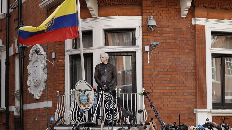 İngiltere'den Assange'a güvence!