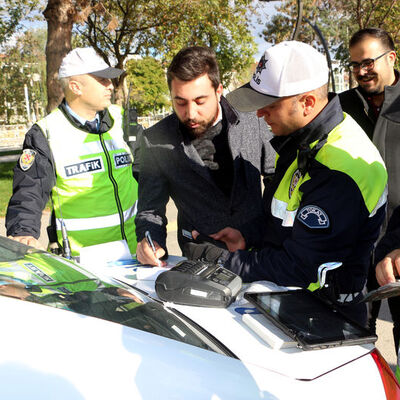 Sürücüler dikkat! Yayalara yol vermeyen sürücülere 488 TL ceza!