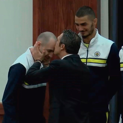 Ali Koç, Guliyev’i alnından öptü