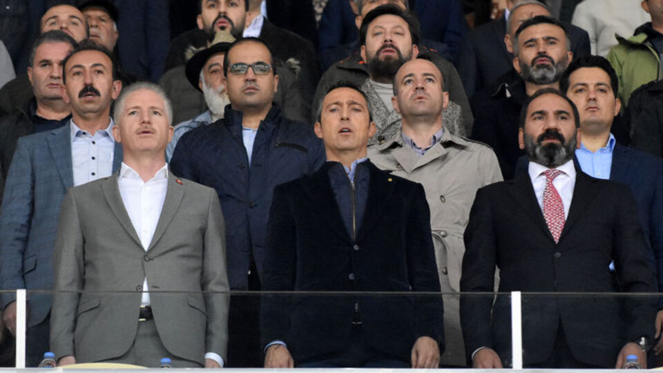 Ali Koç'tan 25. yılını tamamlayan üyelere plaket