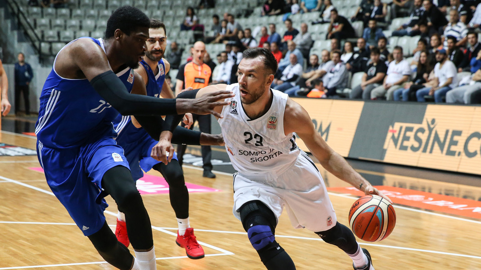 Kartal evinde güldü