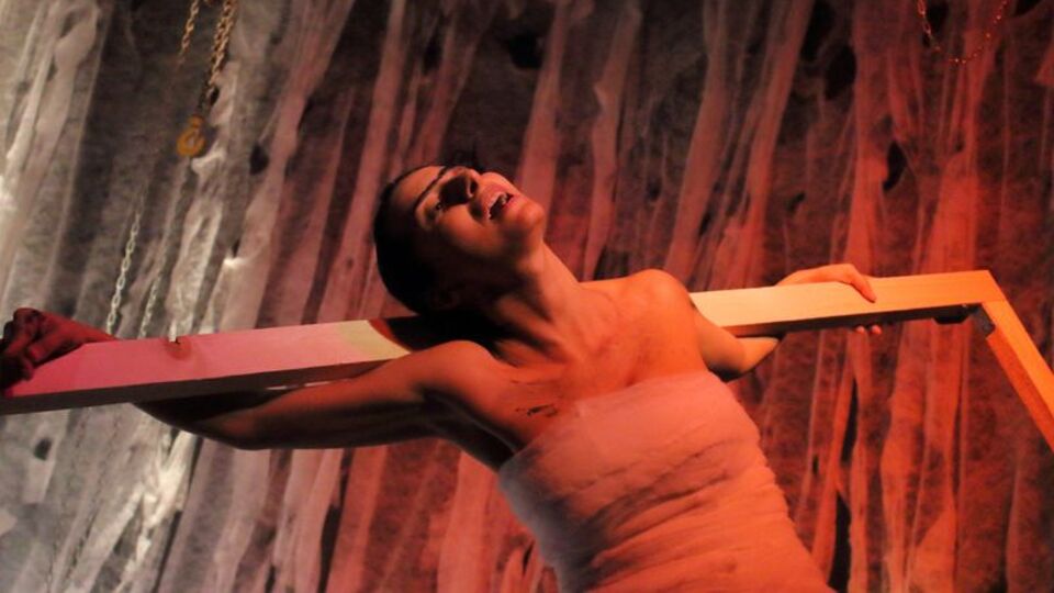 "Frida" cinsiyet ayrımcılığına karşı durmak için seyirci karşısında