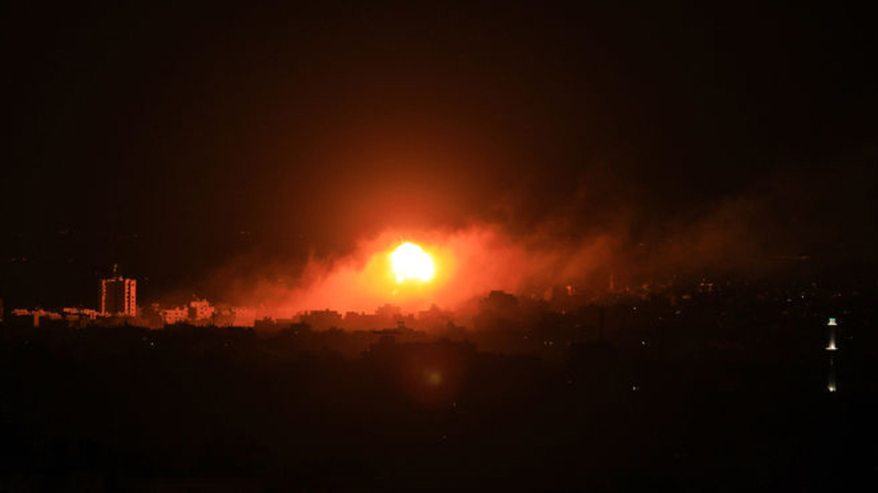 İsrail ordusu Gazze'yi bombaladı