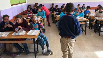 "İlkokullarda okul yemeği programına başlanacak"