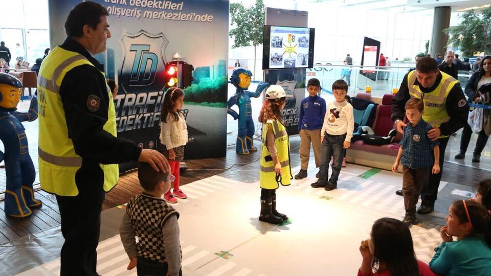 4 milyon çocuk  "trafik dedektifi" oldu