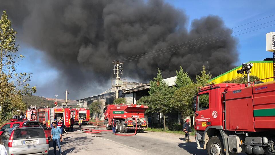 Sakarya'da fabrika yangını!