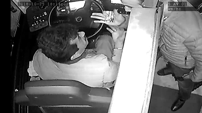 Halk otobüsündeki yolcu- şoför kavgası kamerada