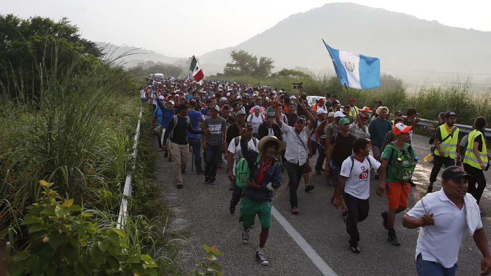 Orta Amerika'dan gelen binlerce göçmen ABD'ye ilerlemeye devam ediyor
