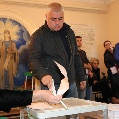 Gürcistan cumhurbaşkanını seçmek için son kez sandık başında!