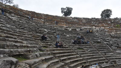 2 bin 200 yıllık antik tiyatro koruma altına alınacak