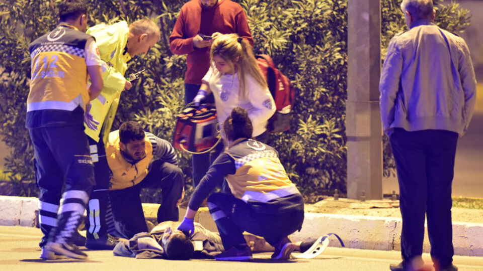 Ayakkabılarını alıp, gözyaşlarına boğuldu