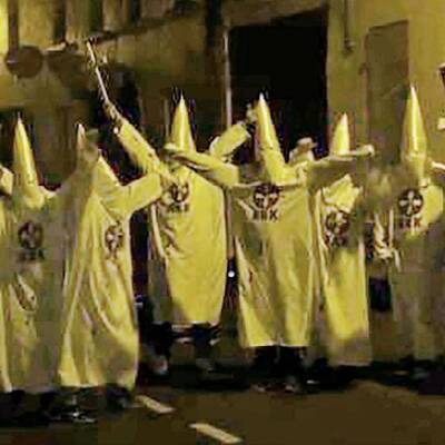 Caminin önündeki ırkçı eyleme inceleme!