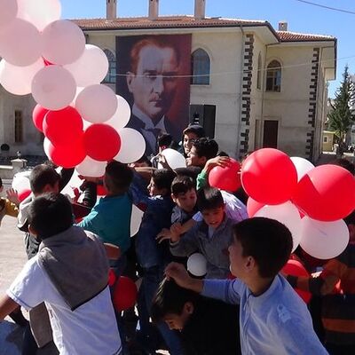 Suriyelilerin balon izdihamı!