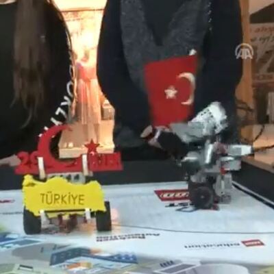 Kodladıkları robotlarla Cumhuriyet Bayramını kutladılar