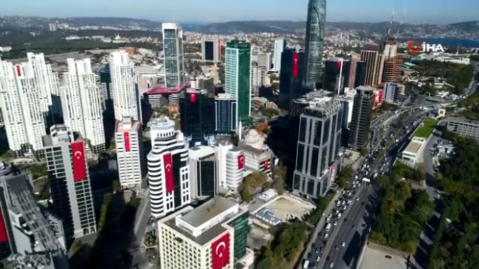 İstanbul'da hayran bırakan görüntü!