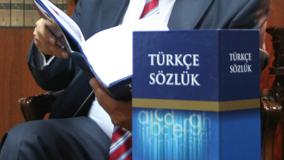 O kelimeler TDK'dan kalkıyor!