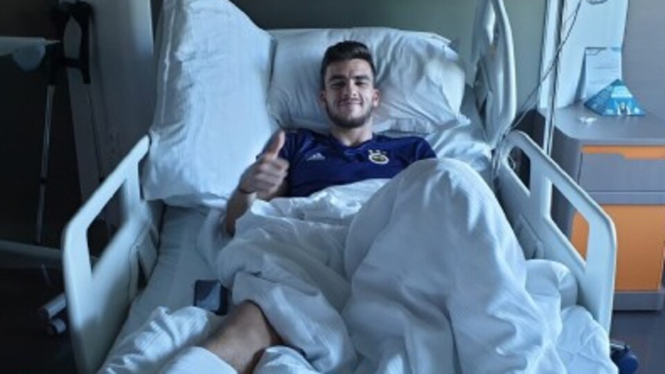 Fenerbahçeli futbolcu ameliyat edildi