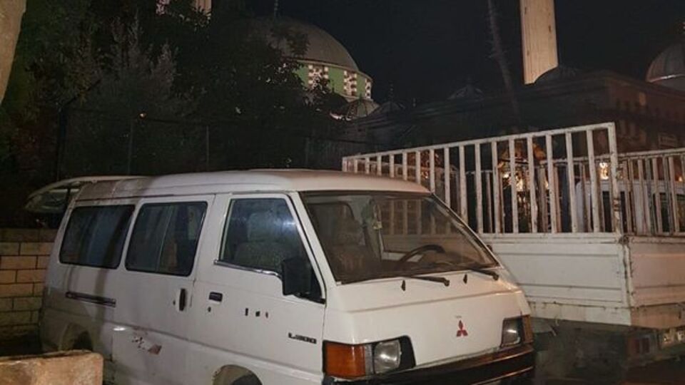 Caminin önünde uyuşturucu sattılar!