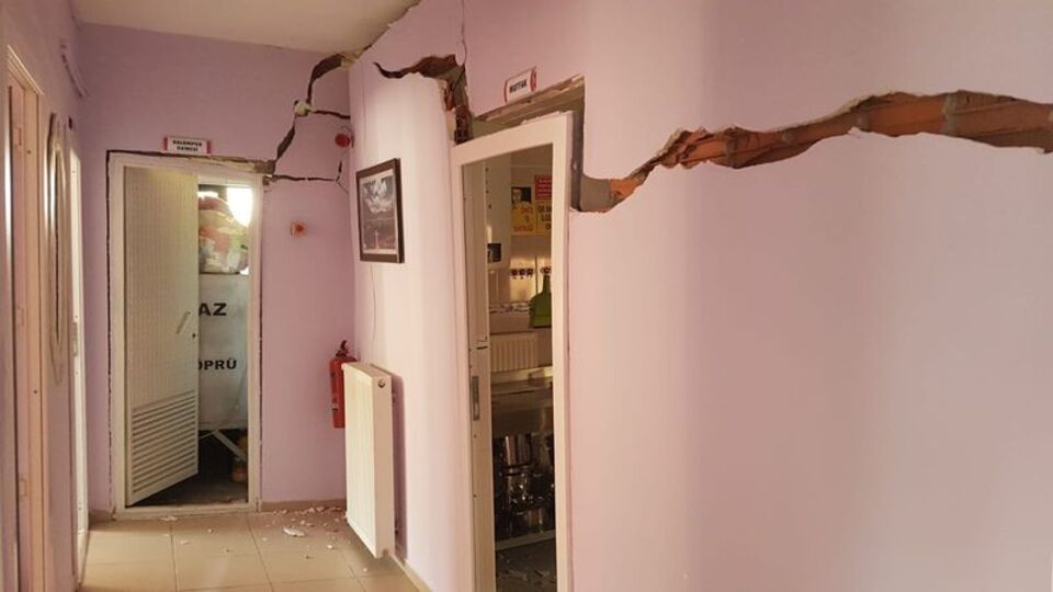 Samsun'da anaokulunun duvarlarında çatlak! Tahliye edildi!