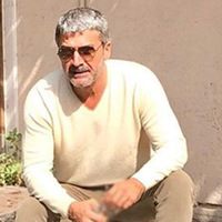 Burak Törer içki kadehiyle araba kullandı