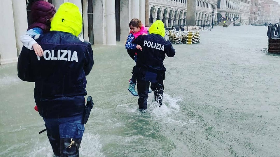 İtalya'yı fırtına vurdu: Ölüler var!