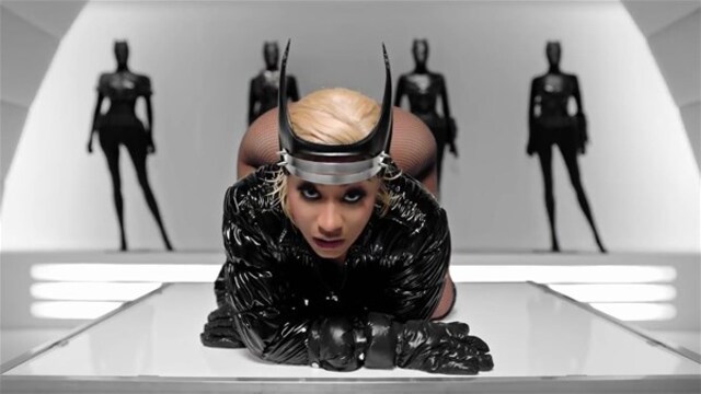 Nicki Minaj'dan olay klip