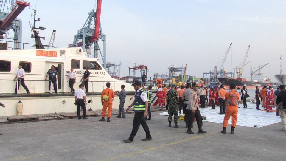 Endonezya'da acı tablo! 24 kişinin cesedine ulaşıldı