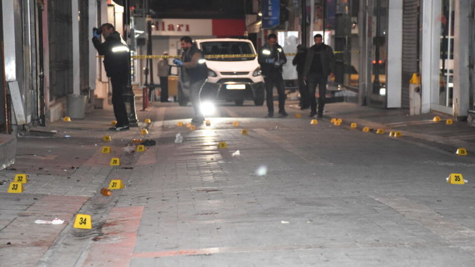 İki grup arasında silahlı kavga! Ölü ve yaralılar var