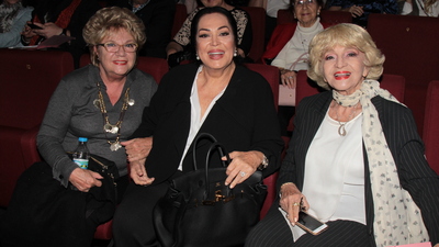 Sinemanın 'Sultan'ından tiyatroya destek