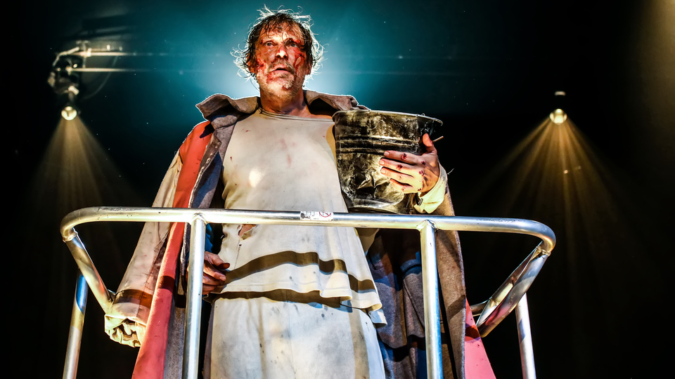 ''Bir Delinin Hatıra Defteri'' tiyatroseverlerle buluşmaya hazırlanıyor