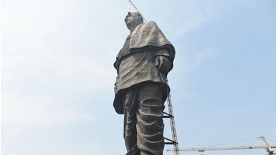 Hindistan'da dünyanın en uzun heykeli açıldı