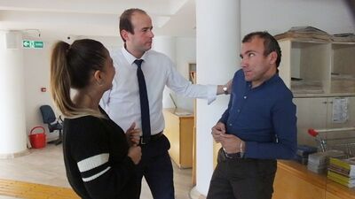 Söylenti yayıldı, sokakta yürüyemez hale geldi