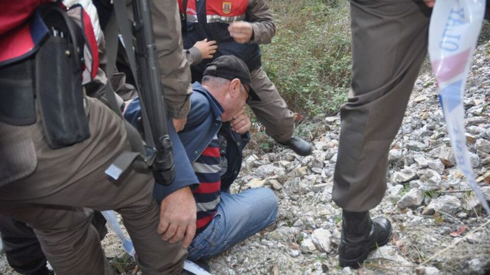 Yaşlı kadını boş arazide köpekler parçaladı