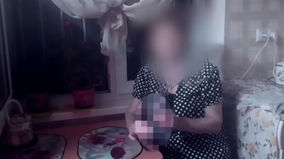 6000 yılından geldiğini iddia etti ve bu bitkiyi gösterdi