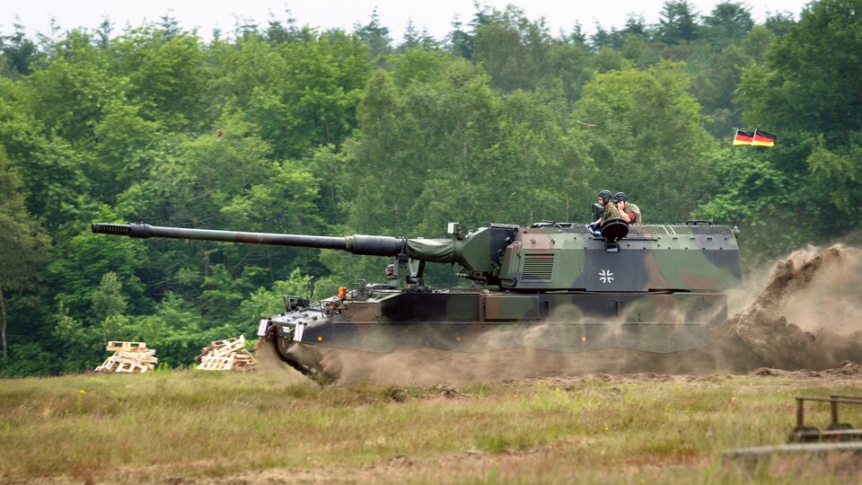 Alman ordusu dökülüyor!