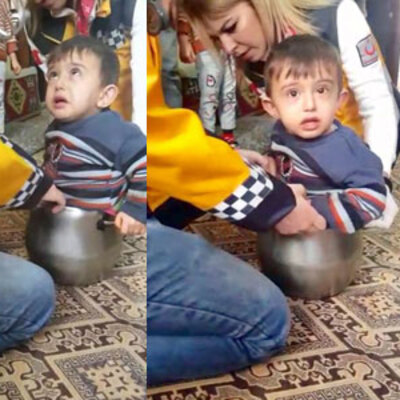Küçük çocuk düdüklü tencereye sıkıştı