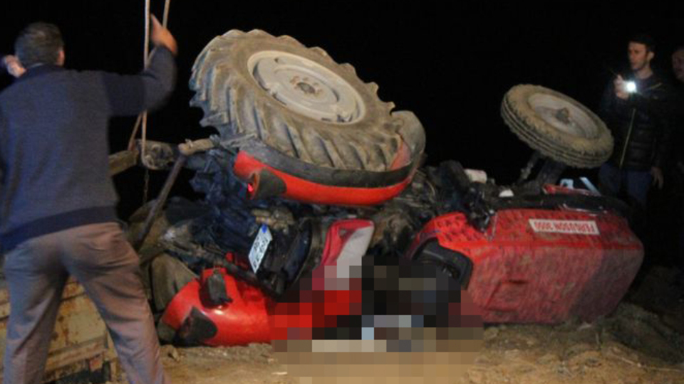 Traktörün altında kalan çift hayatını kaybetti